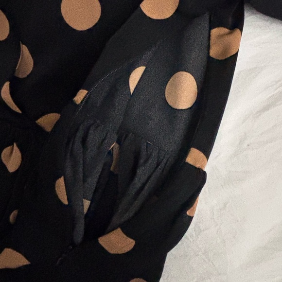 En Saison Black and Tan Polka Dot Long Sleeve Dress - Picture 4 of 14